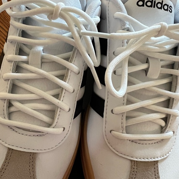 Women’s 7.5 Adidas Court Platform Samba Sneakers! - Picture 10 of 10